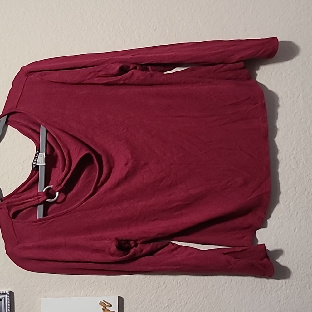 Venus Top with keyhole Detail